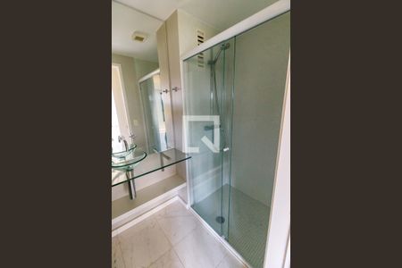 Banheiro de apartamento à venda com 1 quarto, 70m² em Vila Suzana, São Paulo