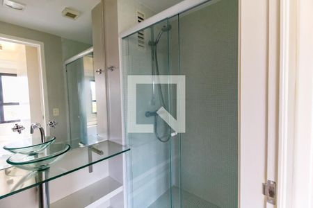 Banheiro de apartamento à venda com 1 quarto, 70m² em Vila Suzana, São Paulo