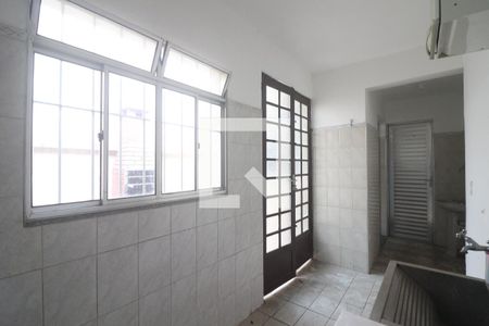 Casa à venda com 66m², 2 quartos e 1 vagaÁrea de Serviço