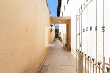 Casa à venda com 226m², 3 quartos e 2 vagasCorredor - Entrada