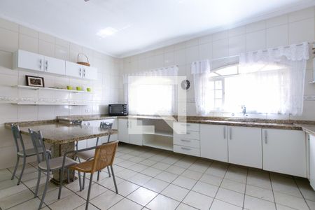 Casa à venda com 226m², 3 quartos e 2 vagasCozinha - Armários