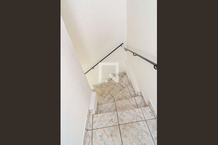 Escadas de casa para alugar com 2 quartos, 100m² em Vila Guarani (z Sul), São Paulo