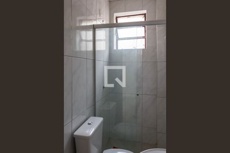 Banheiro de kitnet/studio para alugar com 1 quarto, 27m² em Cavalhada, Porto Alegre