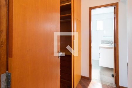 Apartamento à venda com 140m², 3 quartos e 2 vagasCloset - Suíte 3