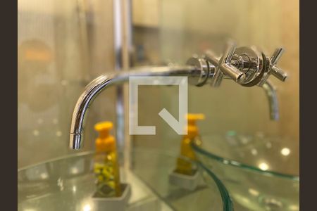 Apartamento à venda com 70m², 2 quartos e 2 vagasBanheiro da Suíte - detalhe