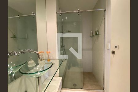 Apartamento à venda com 70m², 2 quartos e 2 vagasBanheiro Social