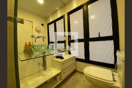 Apartamento à venda com 70m², 2 quartos e 2 vagasBanheiro da Suíte