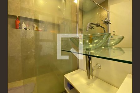 Apartamento à venda com 70m², 2 quartos e 2 vagasBanheiro da Suíte