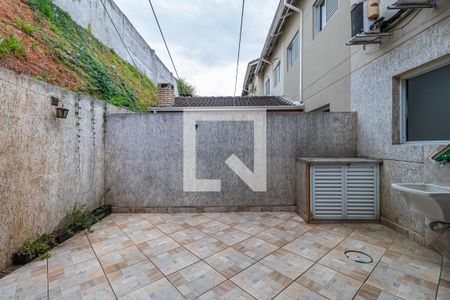 Casa de condomínio à venda com 100m², 3 quartos e 2 vagasQuintal