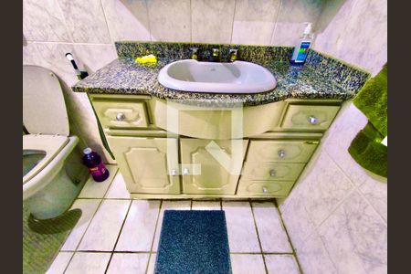 Apartamento à venda com 107m², 4 quartos e sem vaga Apartamento à venda com 107m², 4 quartos e sem vagaBanheiro social