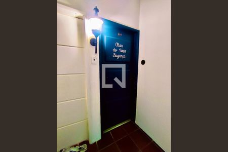 Apartamento à venda com 107m², 4 quartos e sem vaga Apartamento à venda com 107m², 4 quartos e sem vagaHall