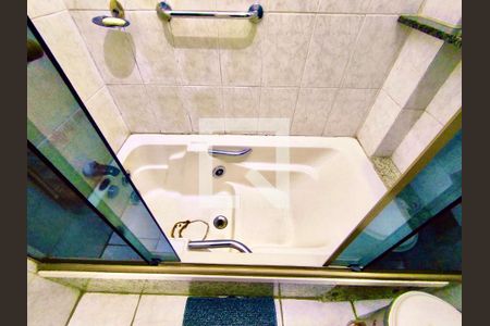 Apartamento à venda com 107m², 4 quartos e sem vaga Apartamento à venda com 107m², 4 quartos e sem vagaBanheiro social