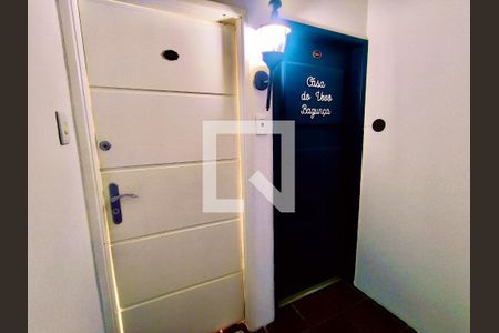 Apartamento à venda com 107m², 4 quartos e sem vaga Apartamento à venda com 107m², 4 quartos e sem vagaHall