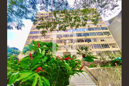 Apartamento à venda com 107m², 4 quartos e sem vaga Apartamento à venda com 107m², 4 quartos e sem vagaFachada