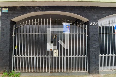 Casa para alugar com 250m², 3 quartos e 4 vagasFachada