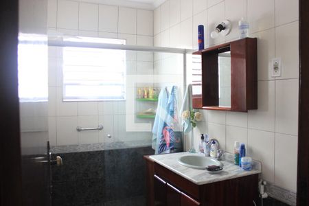 Banheiro principal de casa para alugar com 3 quartos, 122m² em Vila Rosalia, Guarulhos