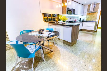 Apartamento à venda com 250m², 4 quartos e 3 vagasCozinha