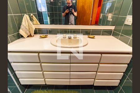 Apartamento à venda com 250m², 4 quartos e 3 vagasBanheiro da Suíte 4