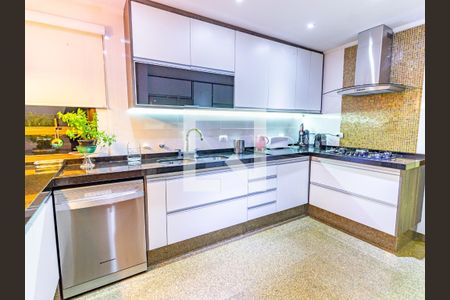 Apartamento à venda com 250m², 4 quartos e 3 vagasCozinha