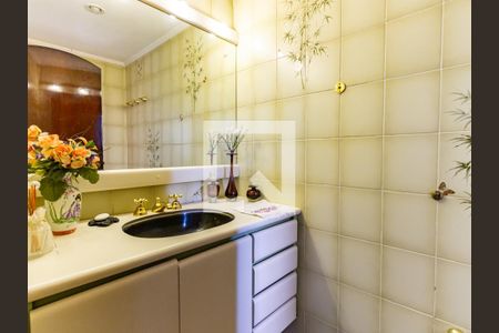 Apartamento à venda com 250m², 4 quartos e 3 vagasBanheiro da Suíte 1