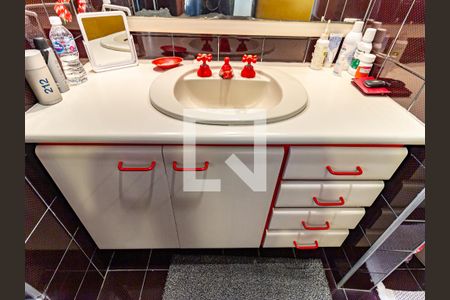 Apartamento à venda com 250m², 4 quartos e 3 vagasBanheiro da Suíte 3