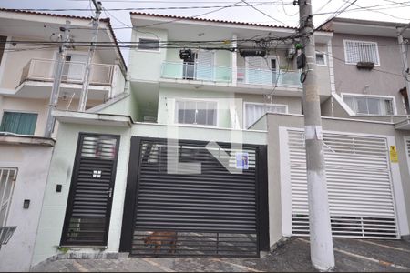 Casa à venda com 188m², 3 quartos e 4 vagas Casa à venda com 188m², 3 quartos e 4 vagasFachada