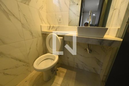 Banheiro de apartamento à venda com 2 quartos, 58m² em Jardim Leblon, Goiânia