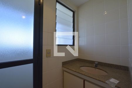 Apartamento à venda com 210m², 3 quartos e 3 vagasBanheiro 3