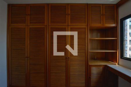 Apartamento à venda com 210m², 3 quartos e 3 vagasQuarto 2