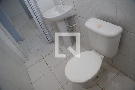 Banheiro de casa para alugar com 1 quarto, 30m² em Piqueri, São Paulo