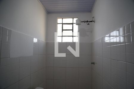 Banheiro de casa para alugar com 1 quarto, 30m² em Piqueri, São Paulo