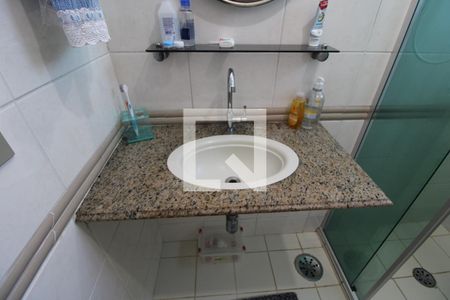 Apartamento à venda com 64m², 2 quartos e 1 vagaPia do banheiro