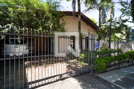 Casa para alugar com 234m², 3 quartos e 6 vagasFachada