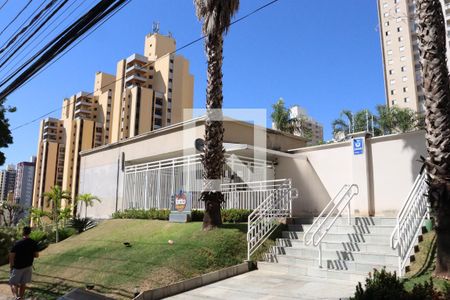 Apartamento para alugar com 65m², 2 quartos e 1 vagaFachada e portaria