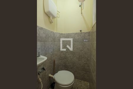 Apartamento para alugar com 74m², 2 quartos e sem vaga Apartamento para alugar com 74m², 2 quartos e sem vagaBanheiro de serviço