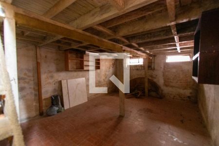 Casa à venda com 390m², 3 quartos e 3 vagas Casa à venda com 390m², 3 quartos e 3 vagasPorão