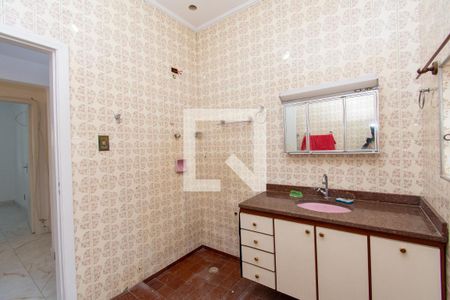 Casa à venda com 390m², 3 quartos e 3 vagas Casa à venda com 390m², 3 quartos e 3 vagasBanheiro Corredor