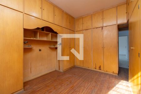 Casa à venda com 390m², 3 quartos e 3 vagas Casa à venda com 390m², 3 quartos e 3 vagasQuarto 1