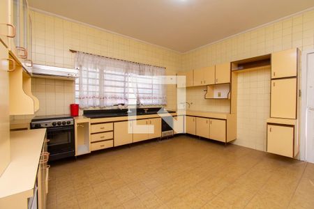 Casa à venda com 390m², 3 quartos e 3 vagas Casa à venda com 390m², 3 quartos e 3 vagasCozinha