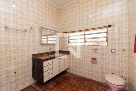 Casa à venda com 390m², 3 quartos e 3 vagas Casa à venda com 390m², 3 quartos e 3 vagasBanheiro Corredor