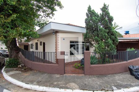 Casa à venda com 390m², 3 quartos e 3 vagas Casa à venda com 390m², 3 quartos e 3 vagasFachada