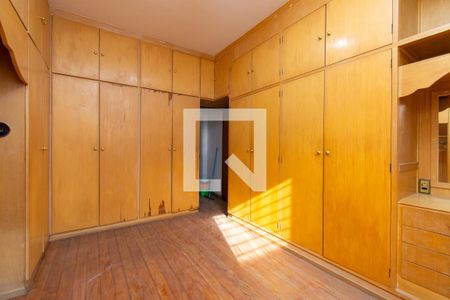 Casa à venda com 390m², 3 quartos e 3 vagas Casa à venda com 390m², 3 quartos e 3 vagasQuarto 1