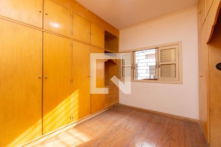 Casa à venda com 390m², 3 quartos e 3 vagas Casa à venda com 390m², 3 quartos e 3 vagasQuarto 1