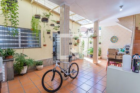 Casa à venda com 197m², 3 quartos e 4 vagasÁrea de serviço e quintal