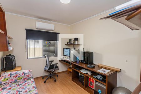 Casa à venda com 197m², 3 quartos e 4 vagasQuarto 2