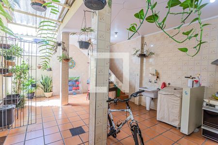 Casa à venda com 197m², 3 quartos e 4 vagasÁrea de serviço e quintal