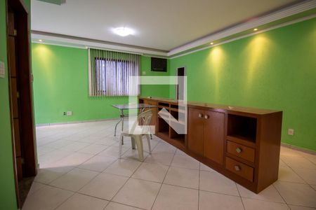 Sala de casa para alugar com 3 quartos, 200m² em Vila Kosmos, Rio de Janeiro