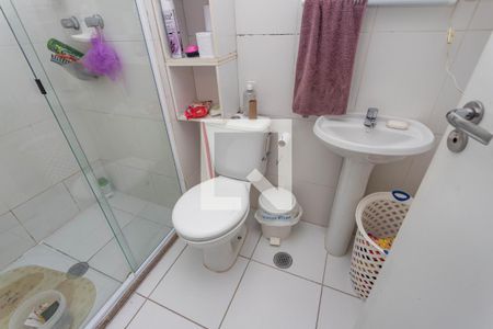 Banheiro de apartamento à venda com 2 quartos, 44m² em Canhema, Diadema