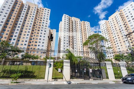 Apartamento à venda com 44m², 2 quartos e 1 vagaFachada do condomínio - entrada de pedestre