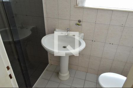 Banheiro de apartamento para alugar com 1 quarto, 54m² em Curicica, Rio de Janeiro